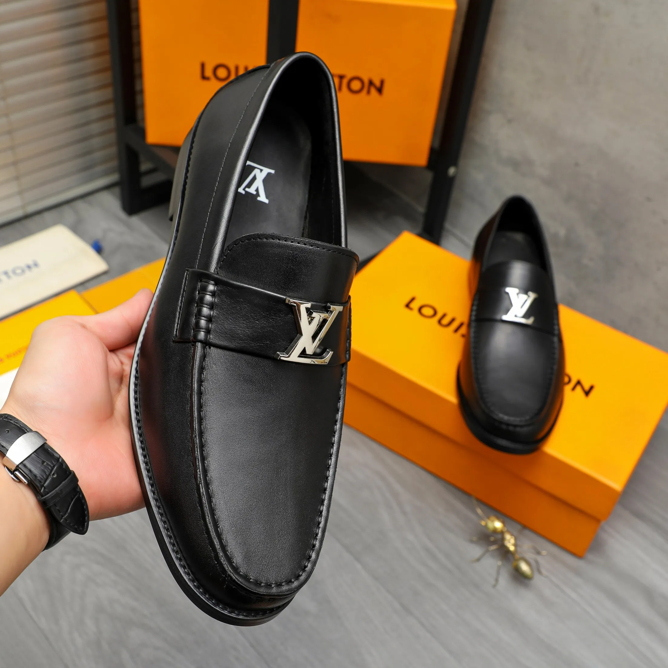 Men's shoes 💰442 Product trademark: LV "Louis Vuitton" business slip-on leather shoes Regular size: 38-46 (45.46 custom-made, non-returnable) Product materials: Selected high-quality cowhide upper, cowhide lining, original rubber outsole